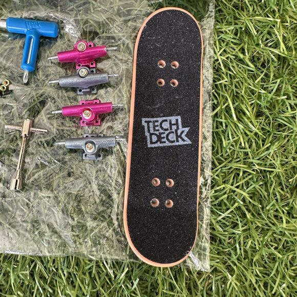 Vintage Y2K Tech Deck Blind Toy Skateboard Lot Of 5 Skeletons Wheels Tool Screws - Picture 12 of 12